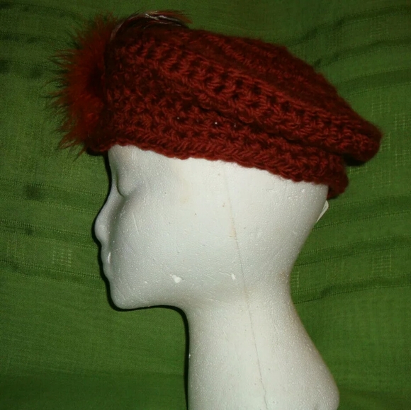 NEW Woman's Xeino Handmade Beanie with Feather Acc - Picture 7 of 7